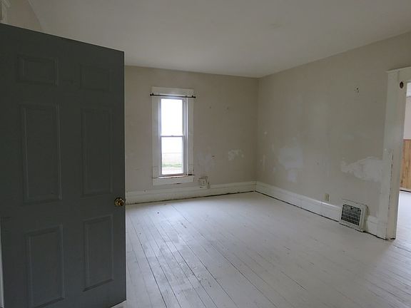 3rd image of 432 E Walnut St