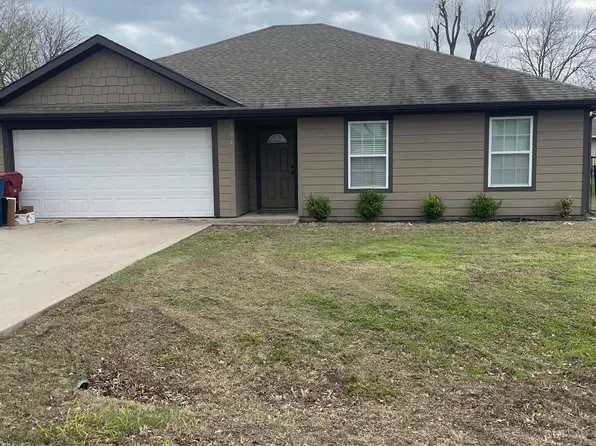 104 Herron St, Farmersville, TX 75442