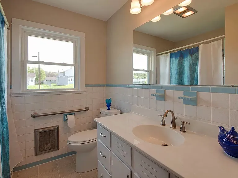 402 Lee Ave — Photo 5
