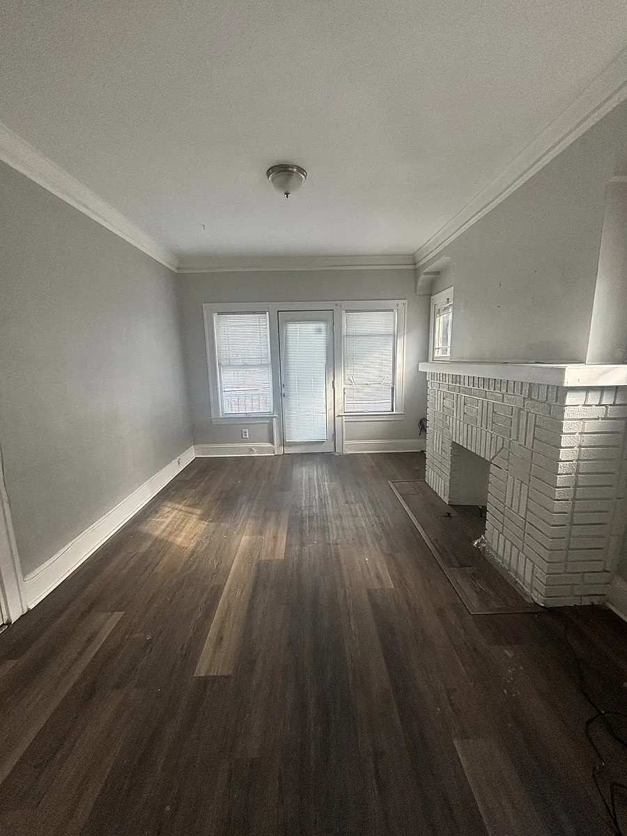 Building Photo - 3320 E 139th St #3