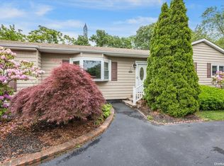 325 Avenue C, Ronkonkoma, NY 11779