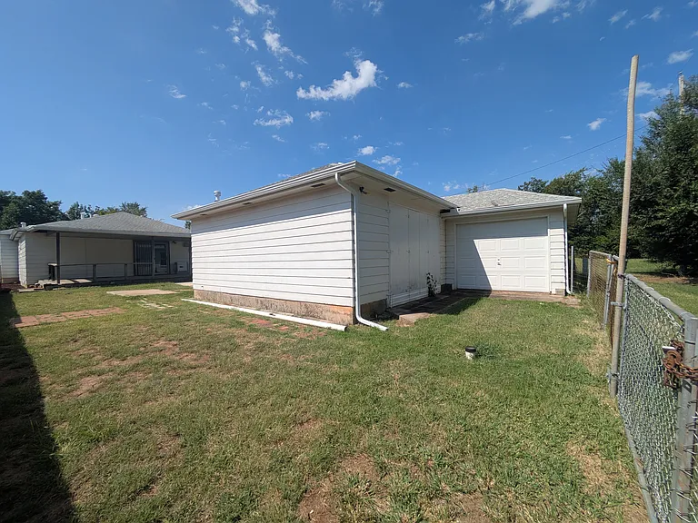 1225 NW 98th St — Photo 7