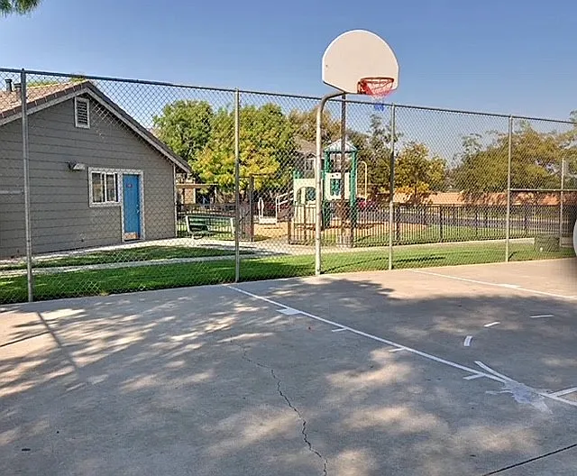 Marsh Creek Apartments — Photo 3