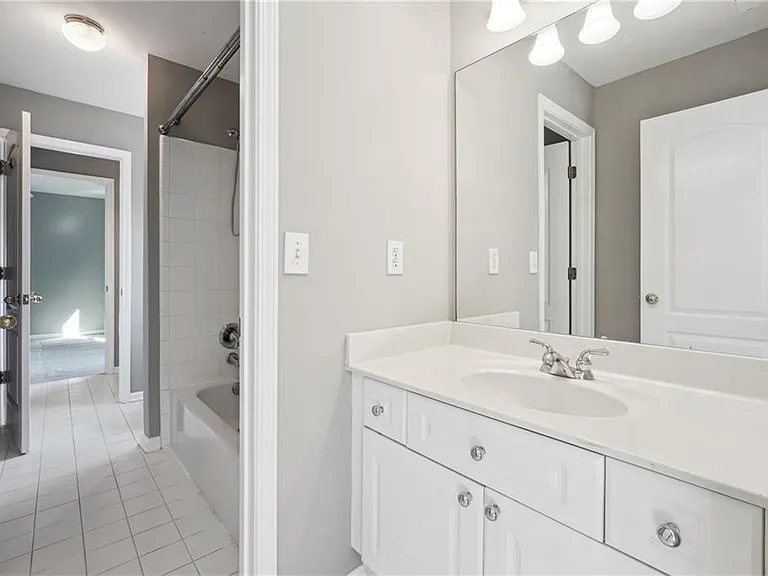 230 Brookeivey Ln — Photo 22