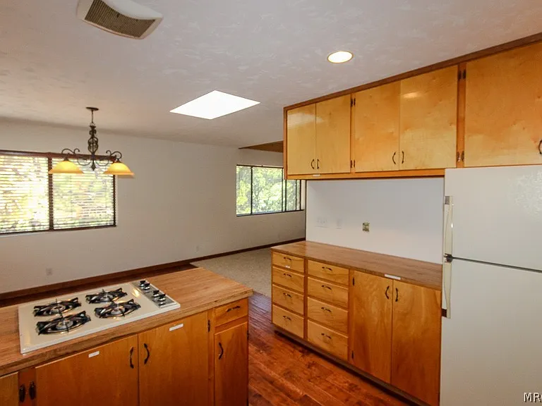 1772 Columbine Dr — Photo 10