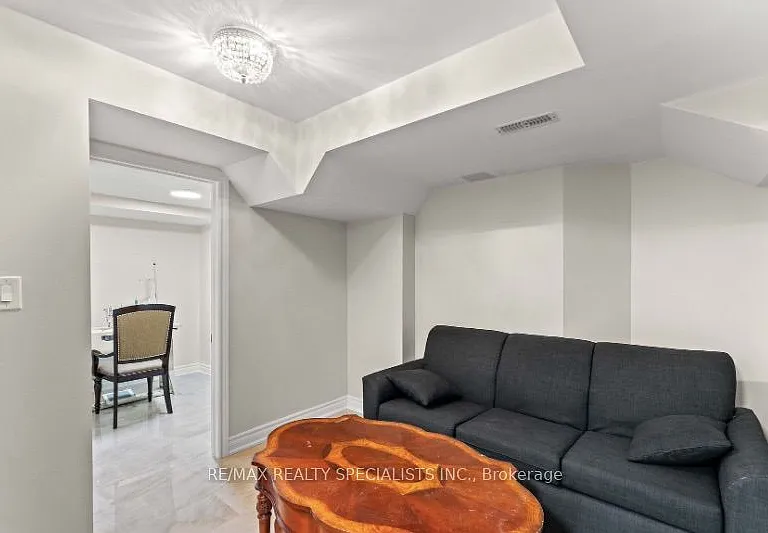 88 Showboat Cres #BSMNT — Photo 10
