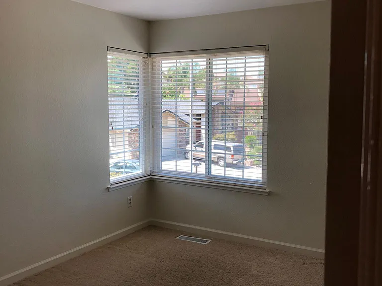 Dove Ct — Photo 15