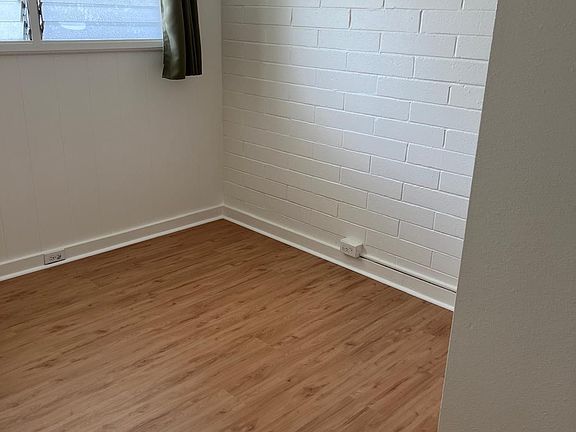 5th image of 556 Kamoku St APT 3