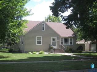 912 N Vermont Ave, Dell Rapids, SD 57022