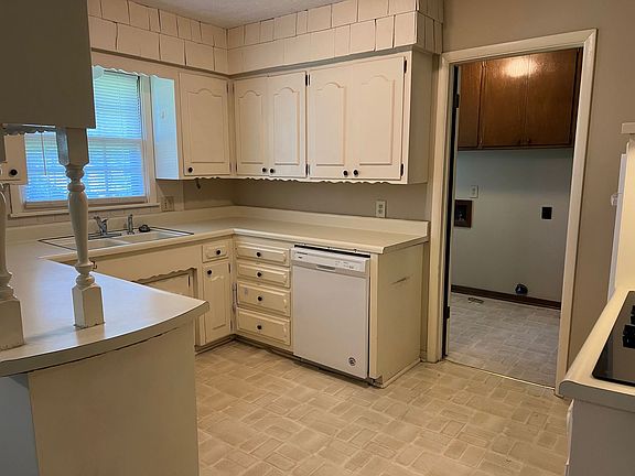 5th image of 3123 S Glenhaven Ave