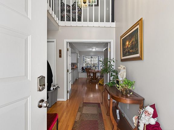 3rd image of 7001 Beacon Cir