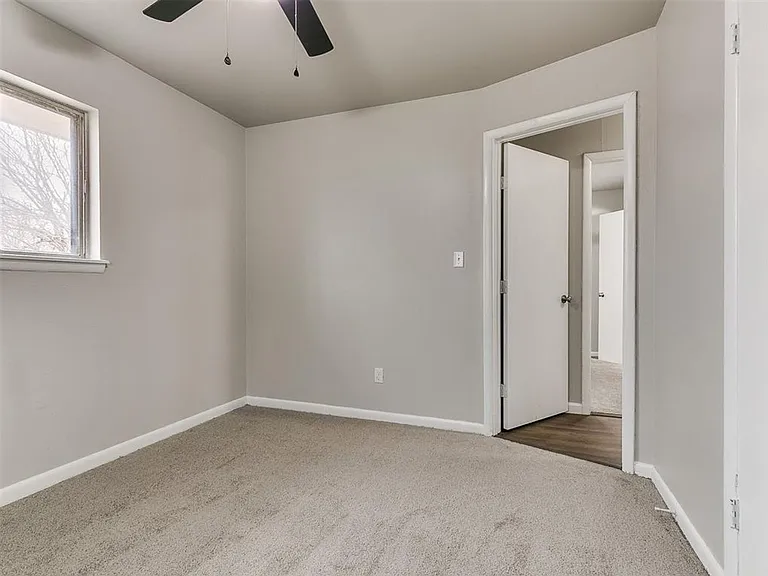923 SW 3rd St — Photo 30
