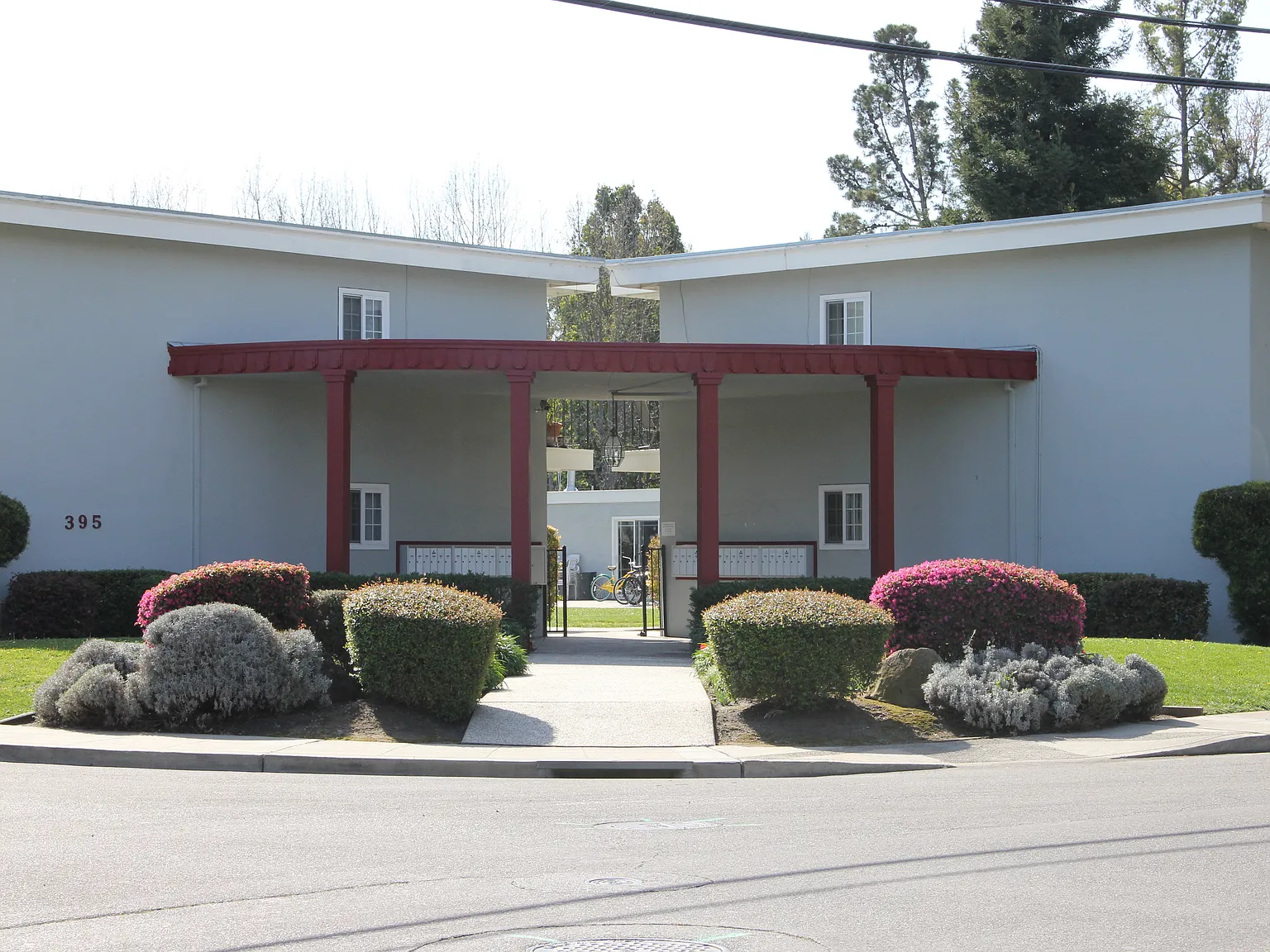 Pacific Garden Apartments — Photo 1