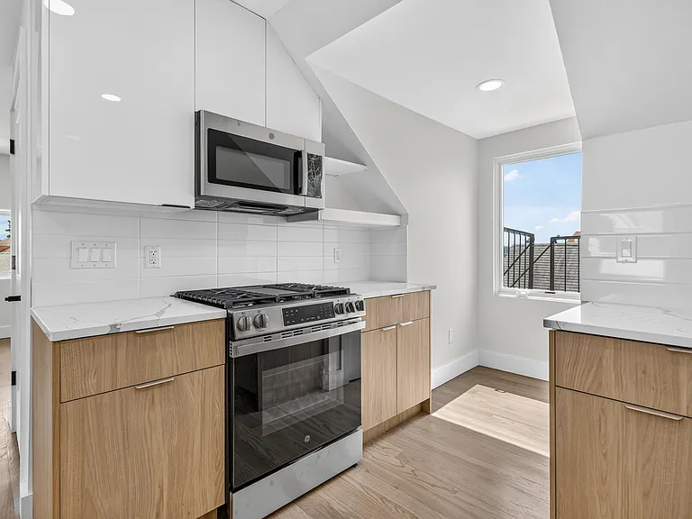 46 Hudson Ave #C — Photo 8