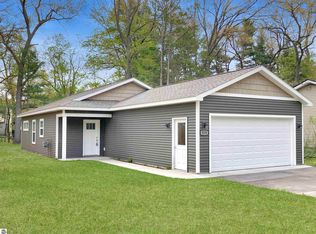 919 Mitchell St, Traverse City, MI 49686