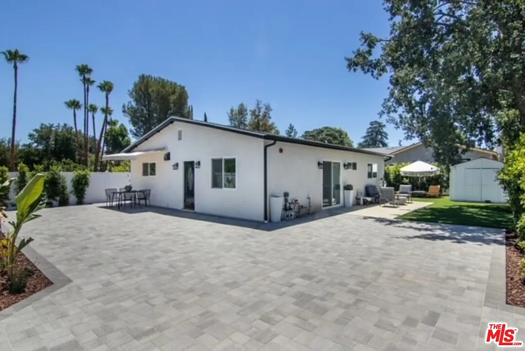 2 bed, 2.0 bath, 1200 sqft, $4,450 — Photo 1