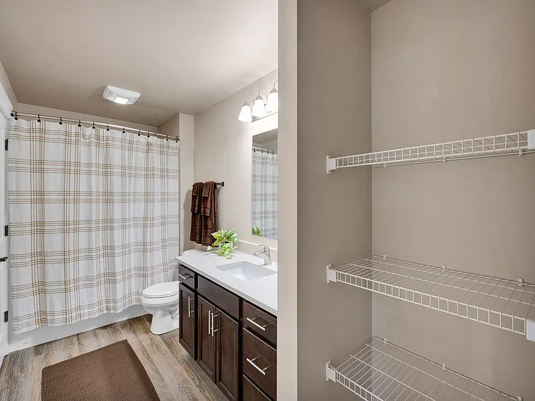 Brooklyn West Apartments — Photo 10