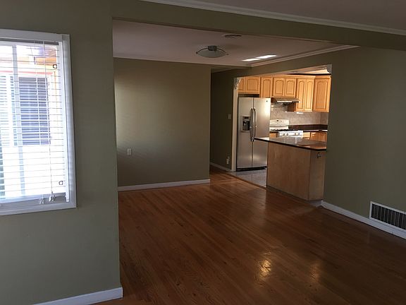 4th image of 319 Anita Dr