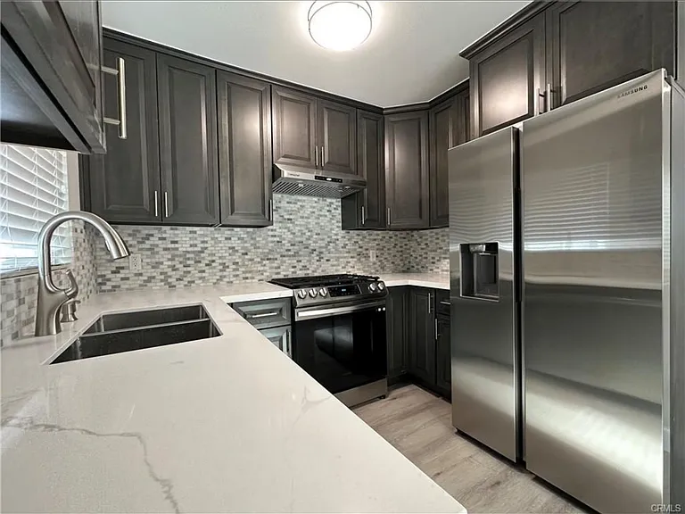 41 N Sierra Bonita Ave #D — Photo 1