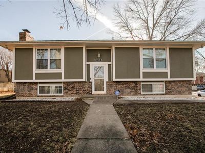 535 NE Noeleen Ln, Lees Summit, MO, 64086