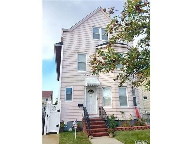 Building Photo - 220-21 94th Ave #2