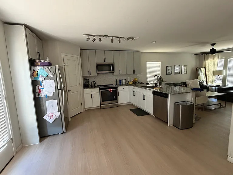 124 W Bobcat Pl — Photo 1