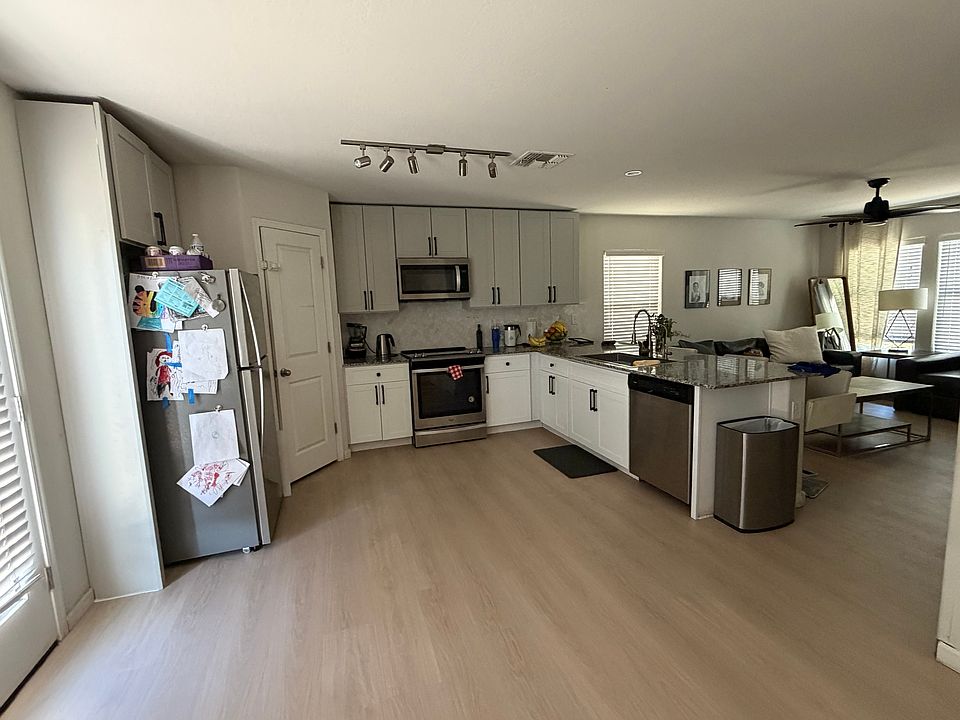 1st image of 124 W Bobcat Pl