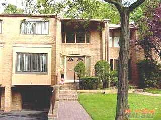 1st image of 3 Windsor Gate Dr