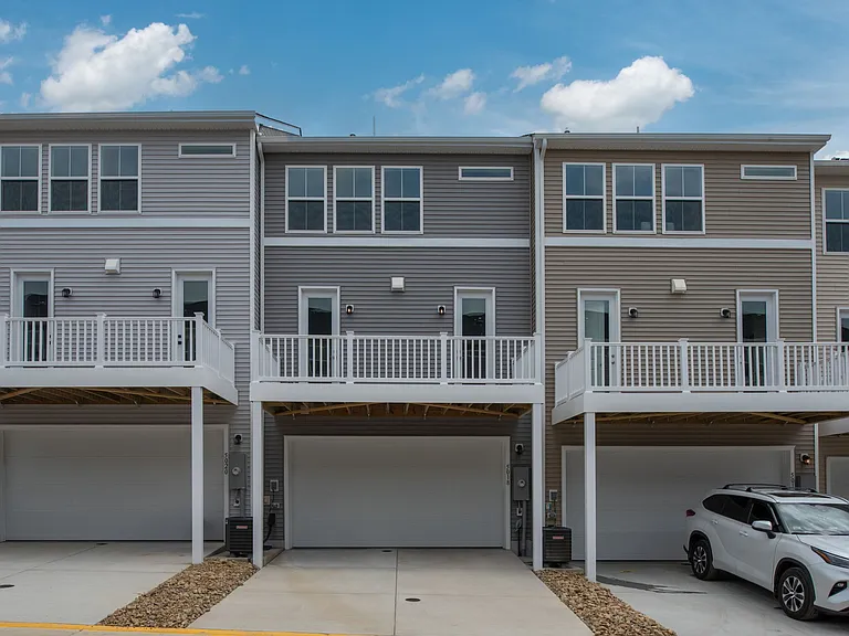 Rear 2 Load Garage w/ Door Opener
