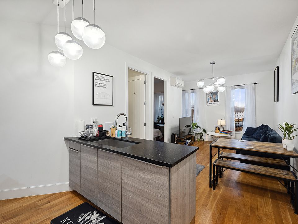 1st image of 153 Chauncey St APT 3B