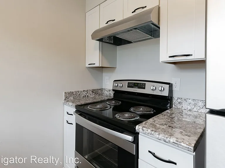 4251 SW 21st Pl — Photo 16