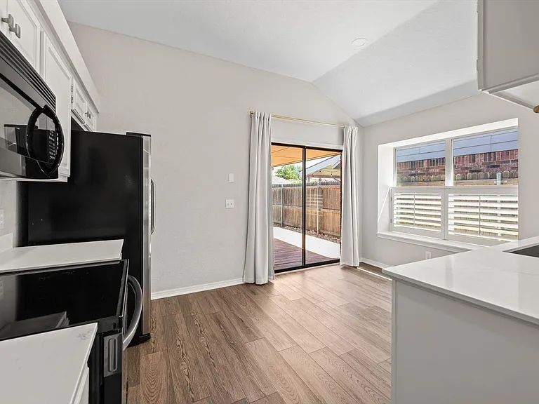 7717 Doris Dr — Photo 7