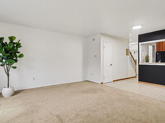 4th image of 709 Garland Cir APT A