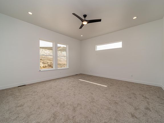 4th image of 364 Aiguille Dr