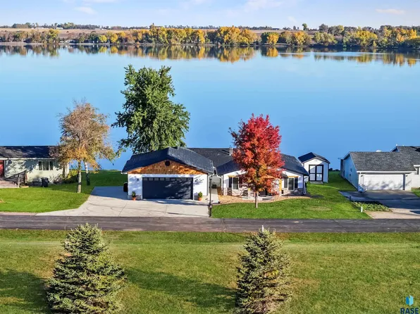 202 Best Point Dr, Madison, SD 57042