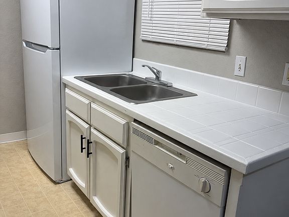 3rd image of 2705 Villalovos Ct #4