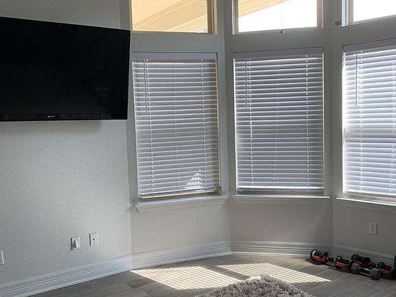 5th image of 124 Woodway Bnd