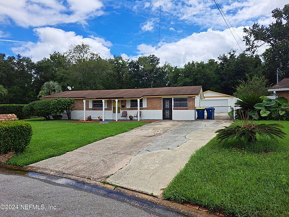 3rd image of 2104 BARRY Drive S