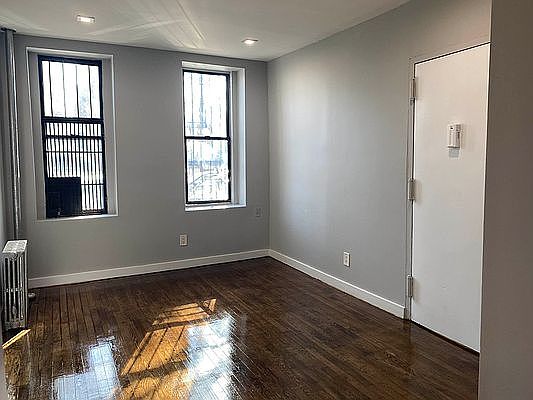 2nd image of 417 E 114th St #Fe