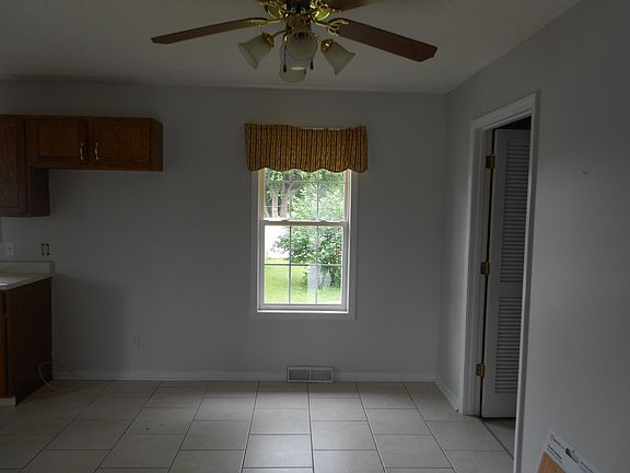 5th image of 125 Picnic Ln