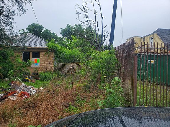 3rd image of 8065 Delwood St