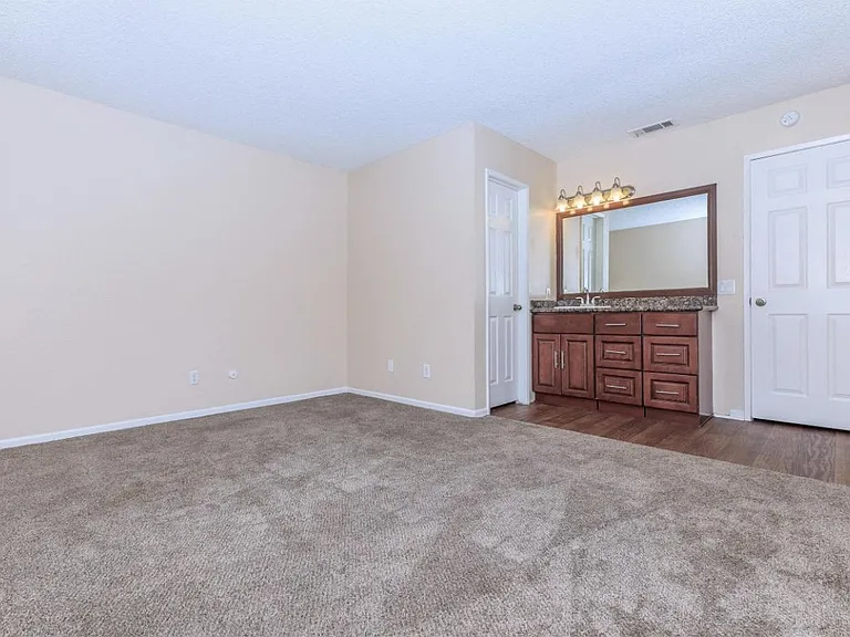 The Newport Apartments — Photo 42