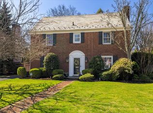 54 Roxen Rd, Rockville Centre, NY 11570