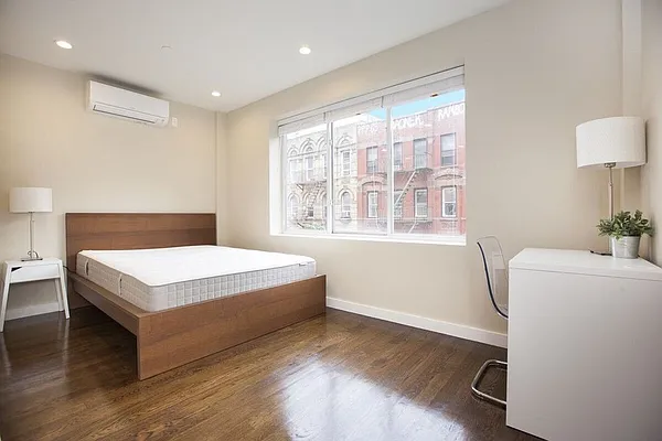 Rented by REAL New York | media 21