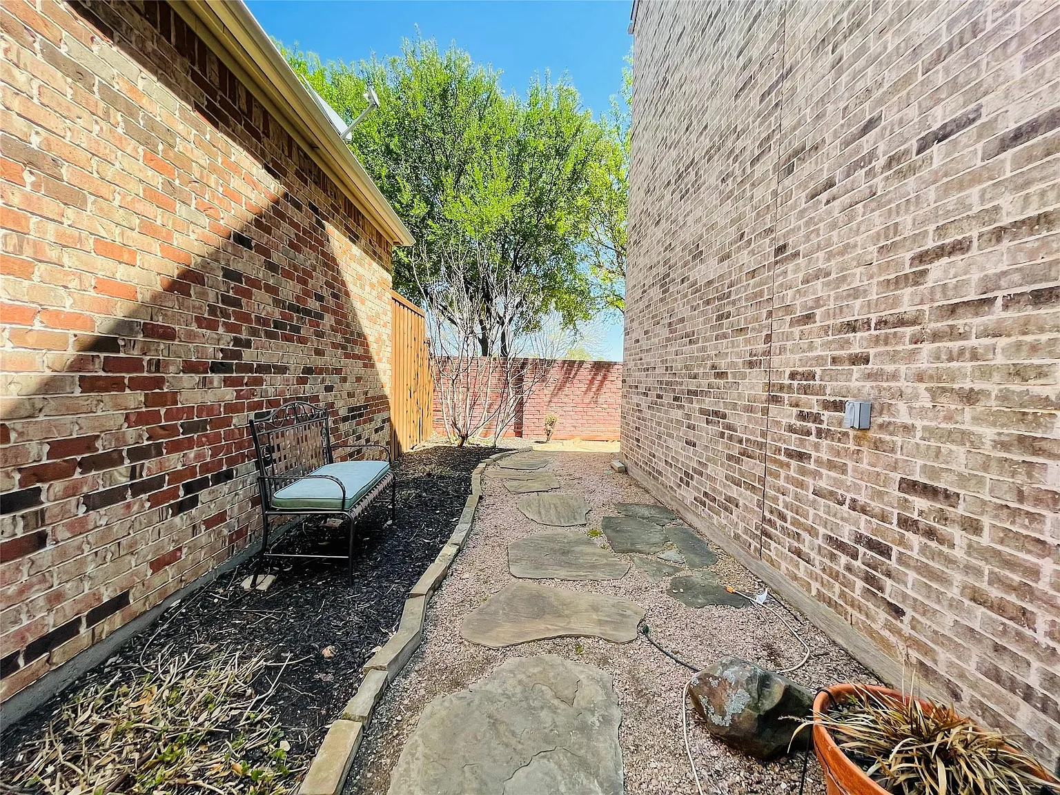 4 bed, 3.5 bath, 3340 sqft, $3,650 — Photo 3