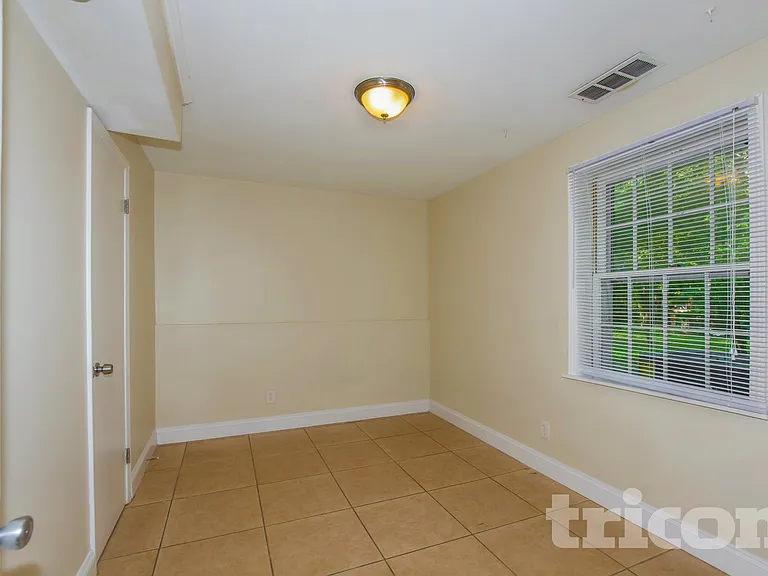 4200 Gladstone Ln — Photo 8