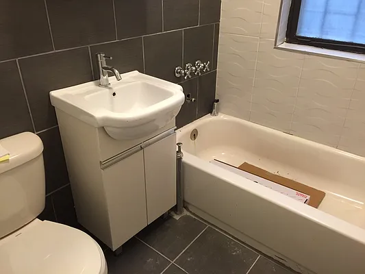 Rented by Uptown Flats LLC | media 21