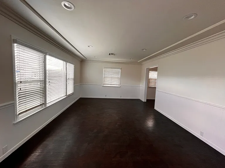 5921 Rowland Ave — Photo 4