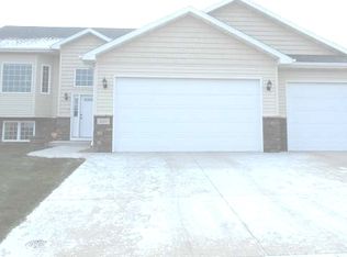 1601 Canyon Rd, Mandan, ND 58554