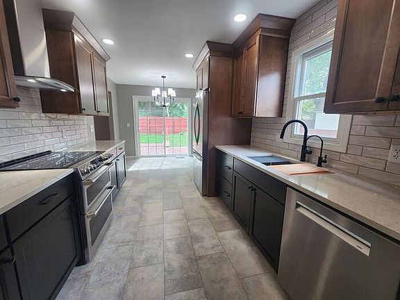 4th image of 2329 Huber Ln